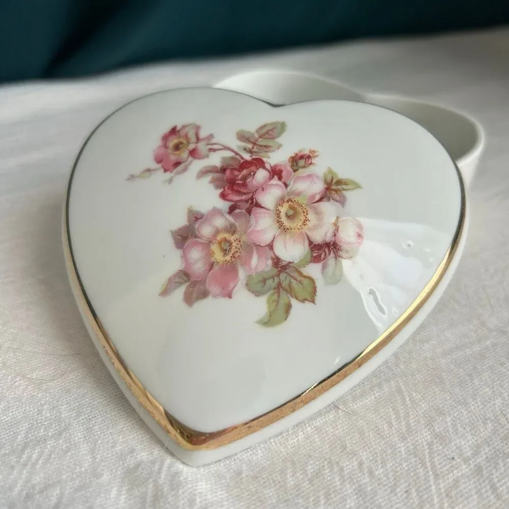 Vintage West German Wild Rose Trinket Jewelry Keepsake Heart Box with Lid